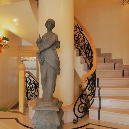 The Grand Dame Hotel Ілоіло Екстер'єр фото