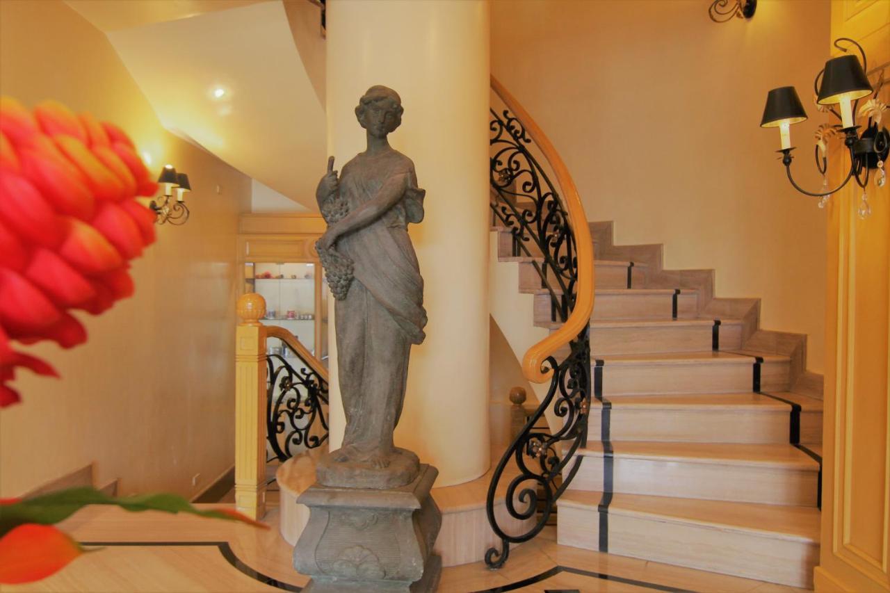 The Grand Dame Hotel Ілоіло Екстер'єр фото