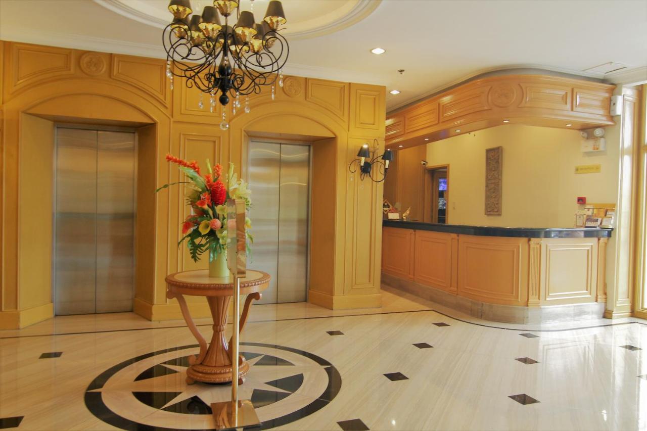 The Grand Dame Hotel Ілоіло Екстер'єр фото
