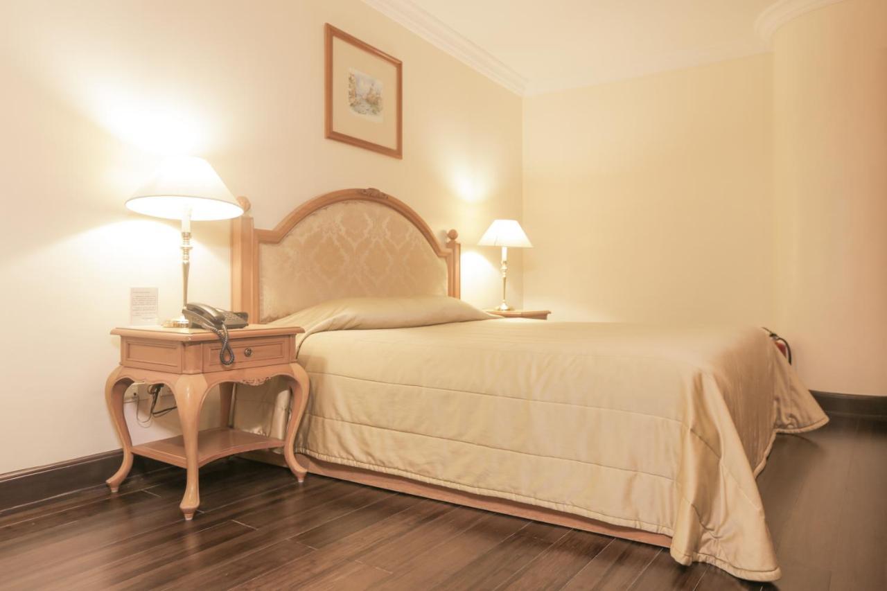 The Grand Dame Hotel Ілоіло Екстер'єр фото