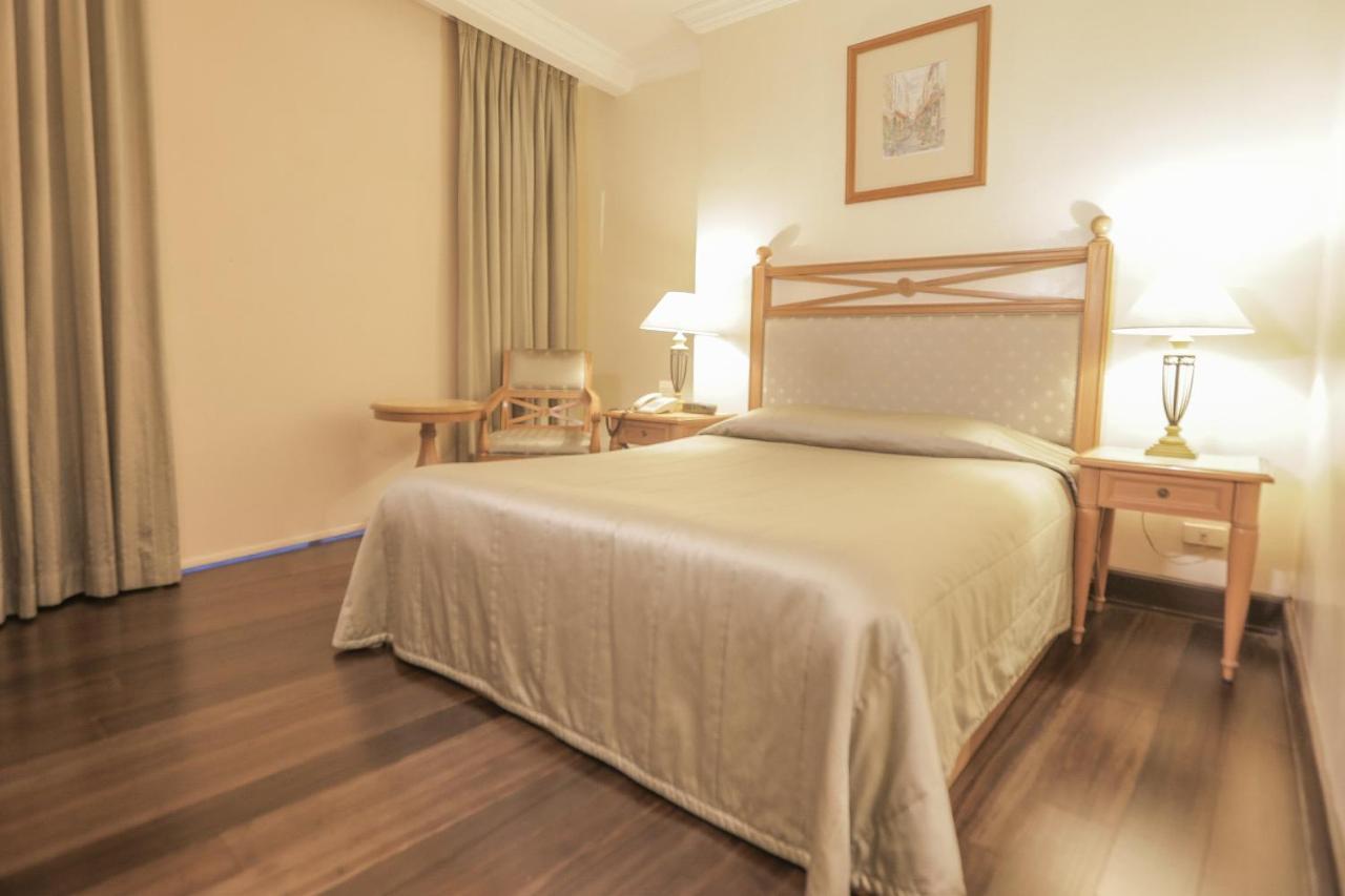 The Grand Dame Hotel Ілоіло Екстер'єр фото