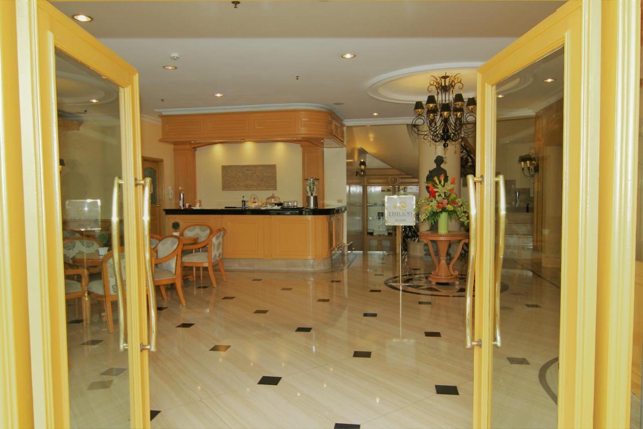 The Grand Dame Hotel Ілоіло Екстер'єр фото