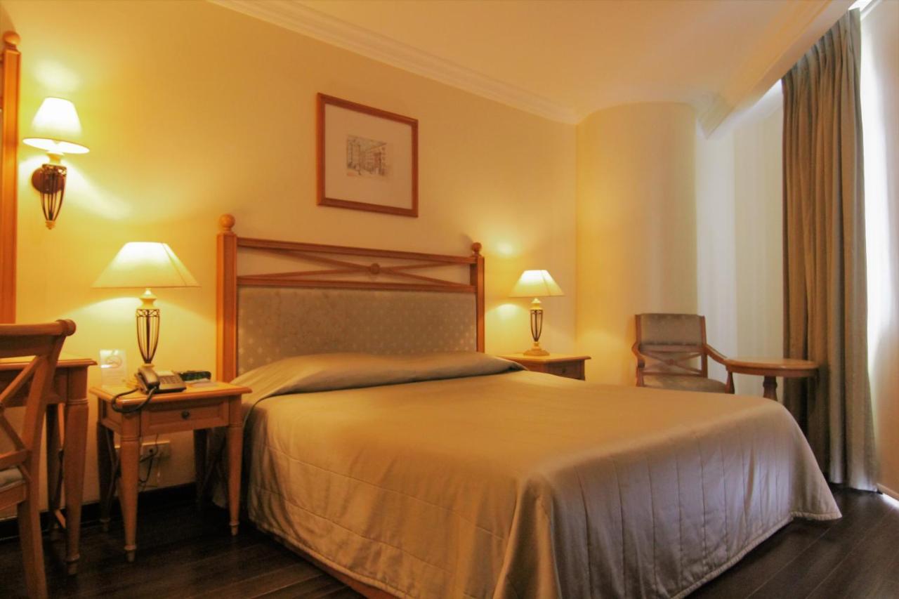 The Grand Dame Hotel Ілоіло Екстер'єр фото