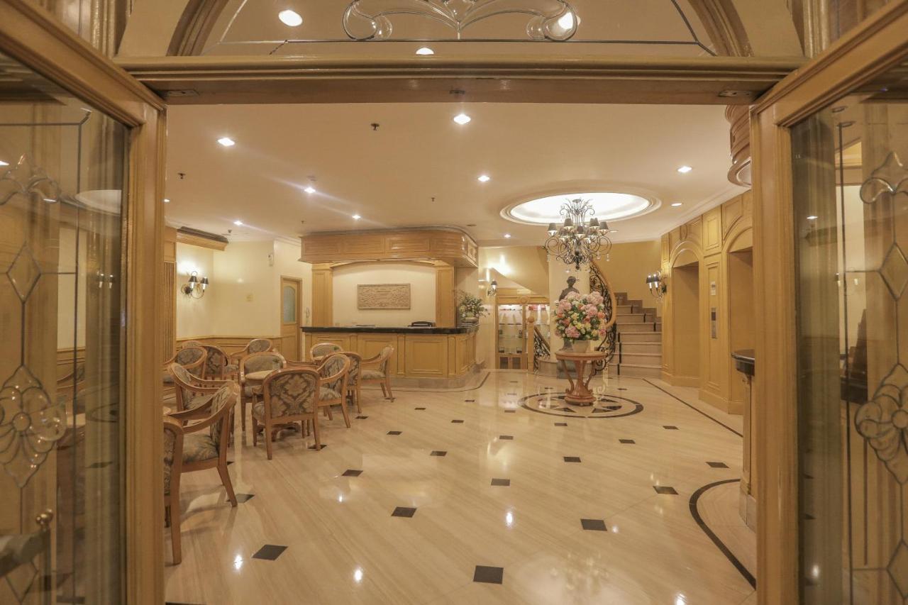 The Grand Dame Hotel Ілоіло Екстер'єр фото