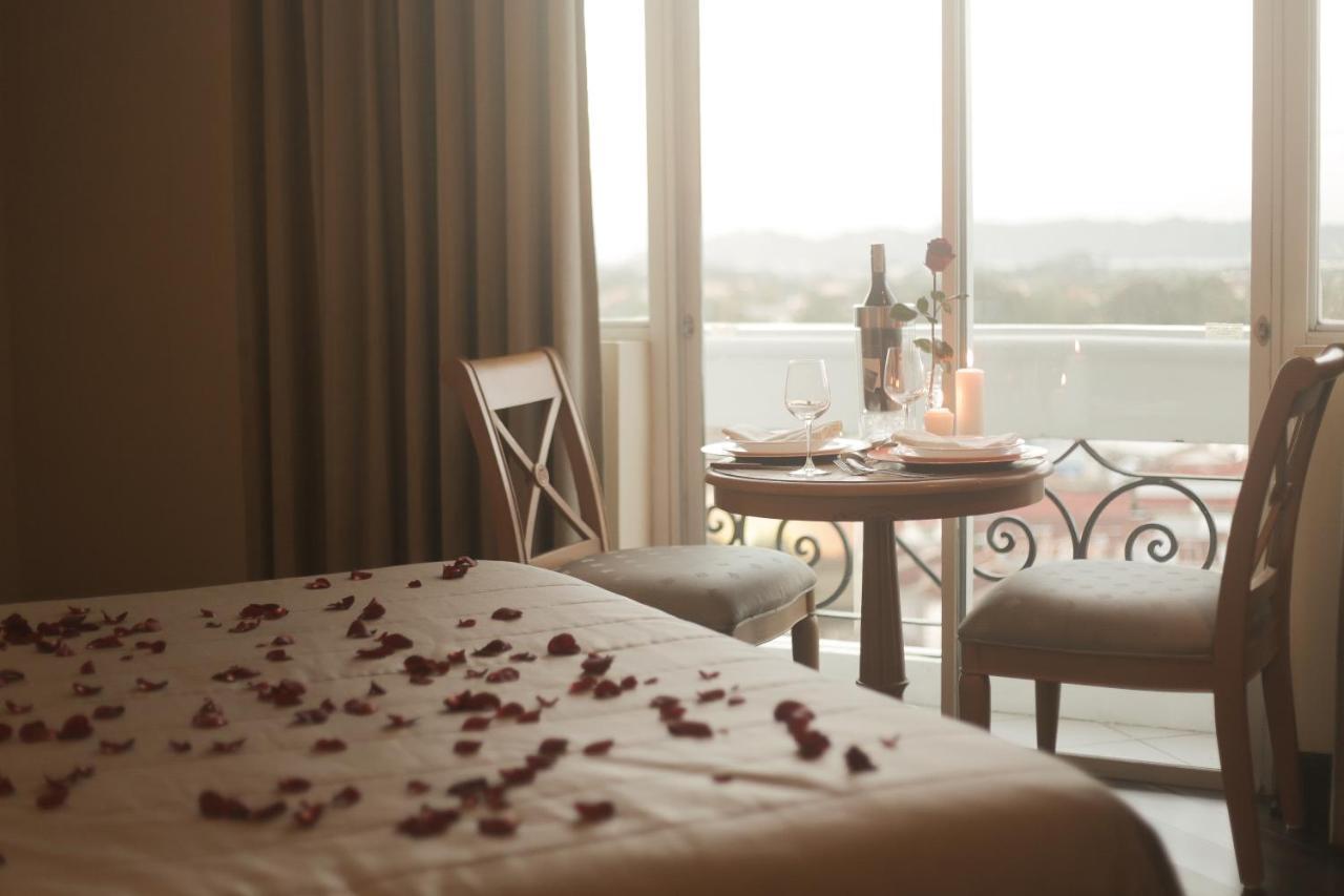 The Grand Dame Hotel Ілоіло Екстер'єр фото