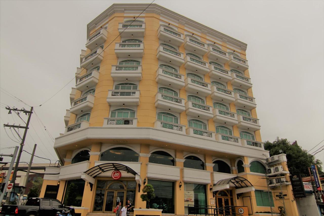 The Grand Dame Hotel Ілоіло Екстер'єр фото