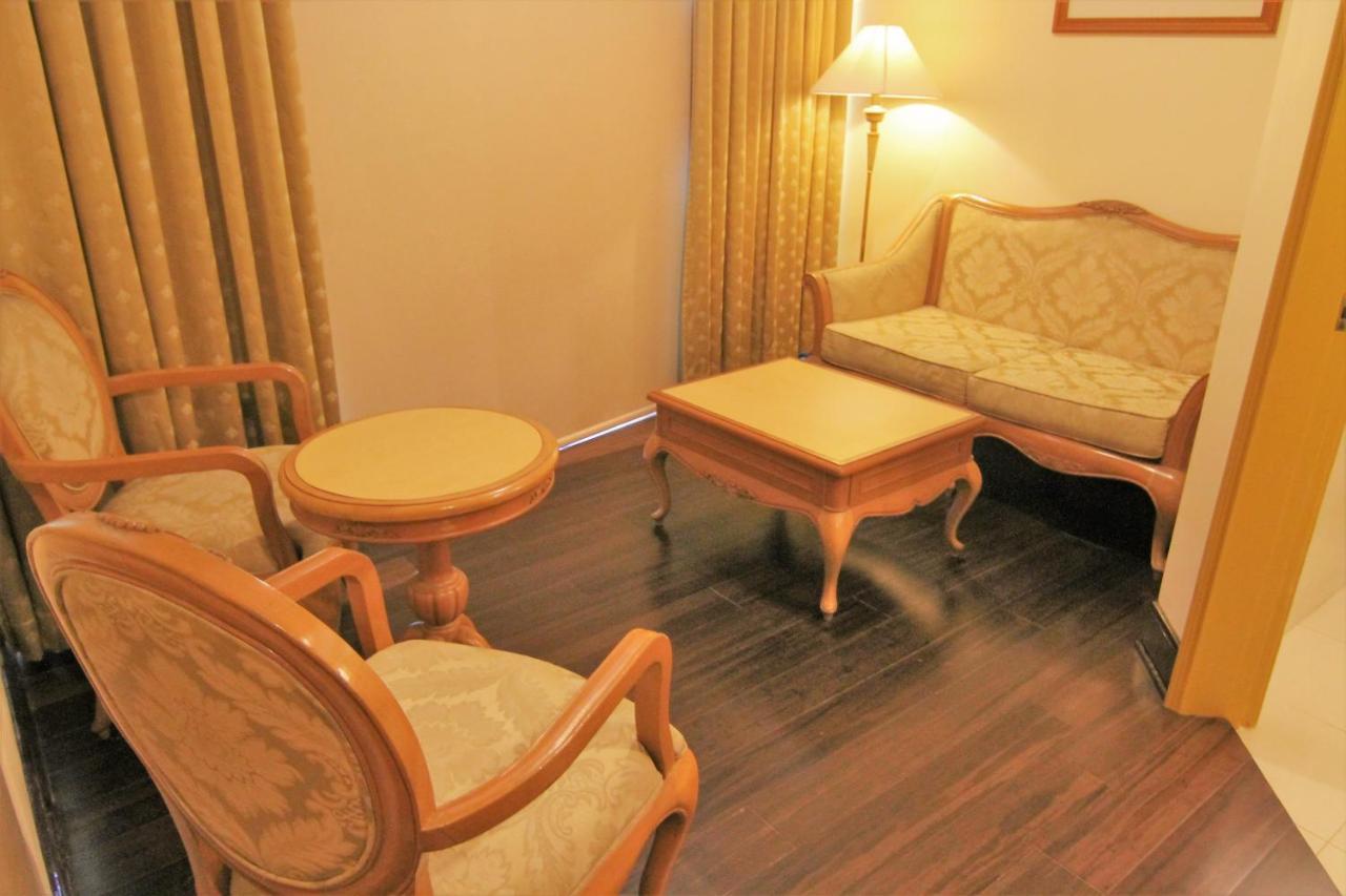 The Grand Dame Hotel Ілоіло Екстер'єр фото
