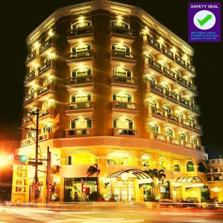 The Grand Dame Hotel Ілоіло Екстер'єр фото