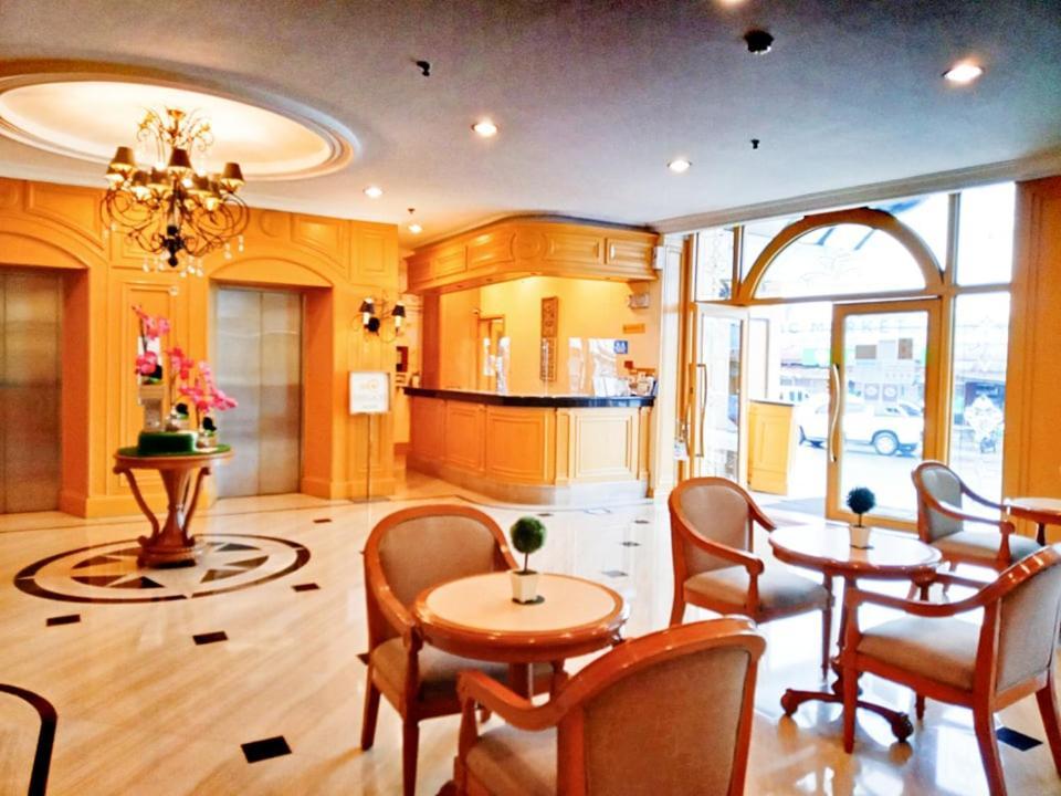 The Grand Dame Hotel Ілоіло Екстер'єр фото