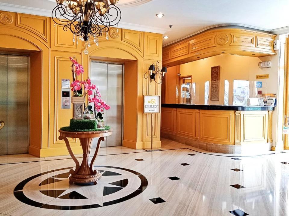 The Grand Dame Hotel Ілоіло Екстер'єр фото