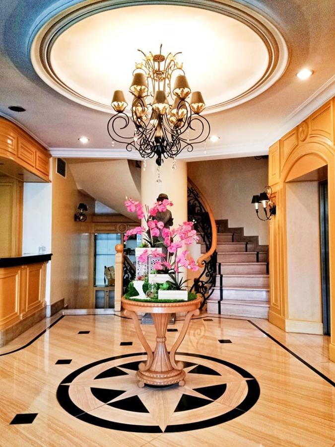 The Grand Dame Hotel Ілоіло Екстер'єр фото