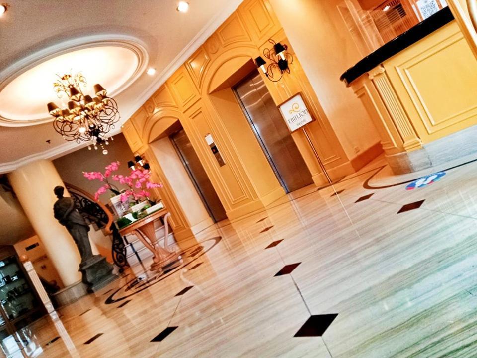 The Grand Dame Hotel Ілоіло Екстер'єр фото