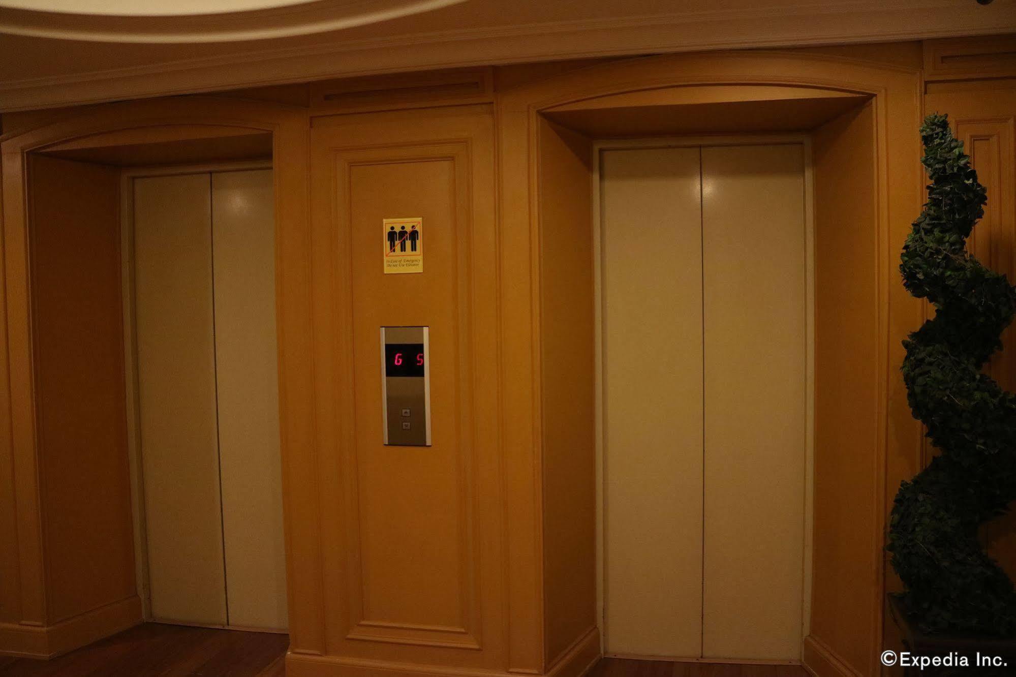 The Grand Dame Hotel Ілоіло Екстер'єр фото