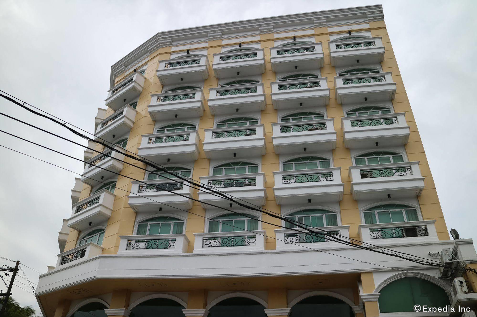 The Grand Dame Hotel Ілоіло Екстер'єр фото