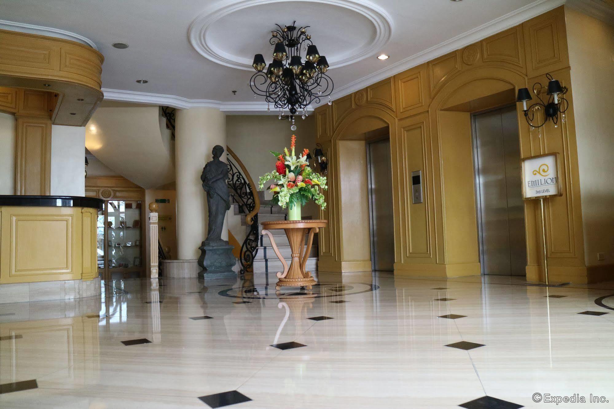 The Grand Dame Hotel Ілоіло Екстер'єр фото