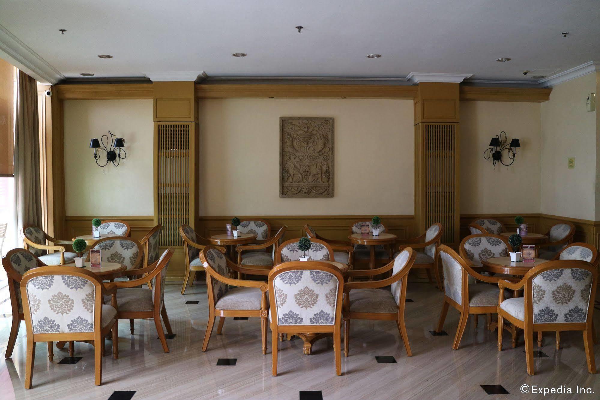 The Grand Dame Hotel Ілоіло Екстер'єр фото