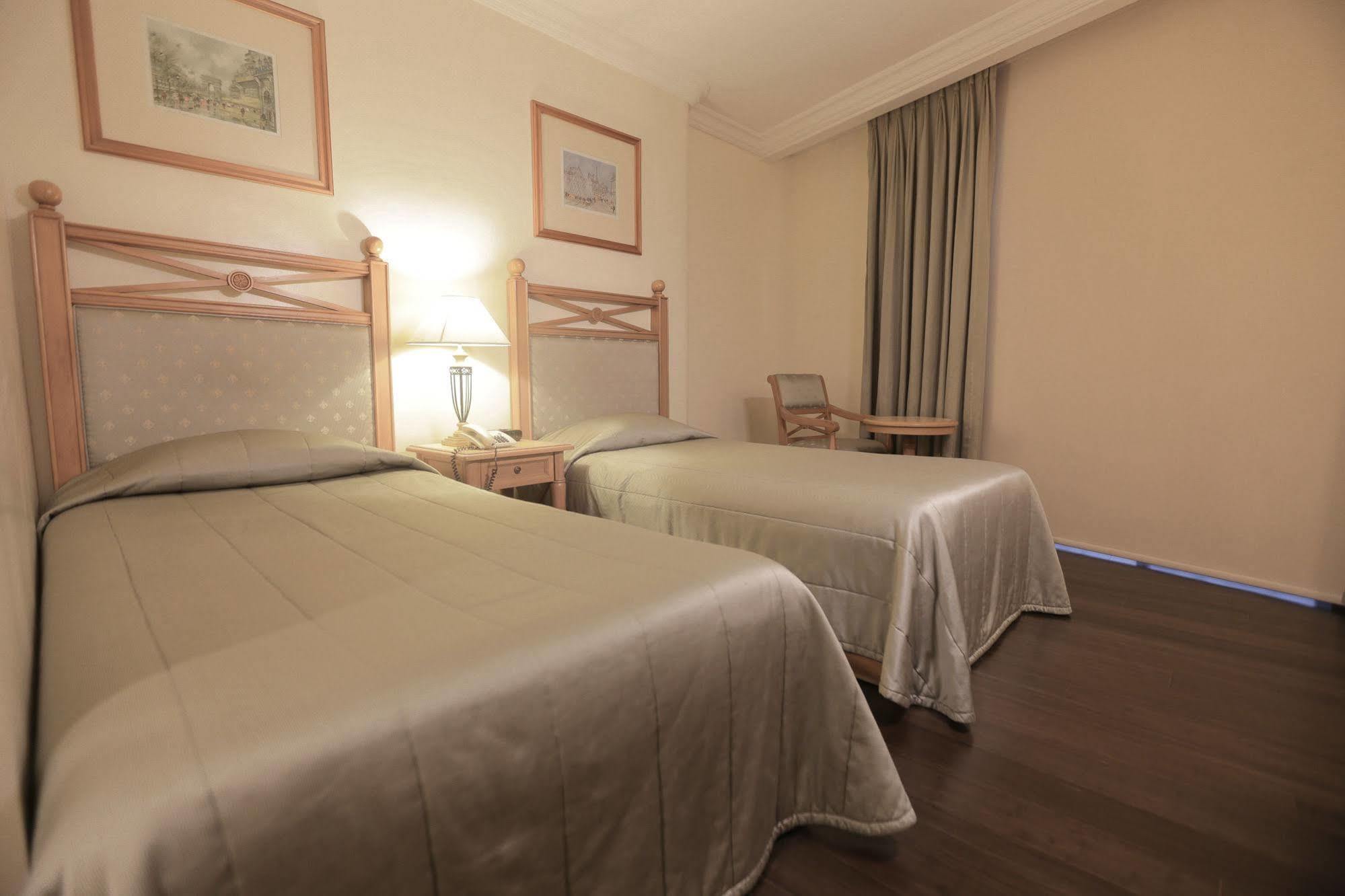 The Grand Dame Hotel Ілоіло Екстер'єр фото
