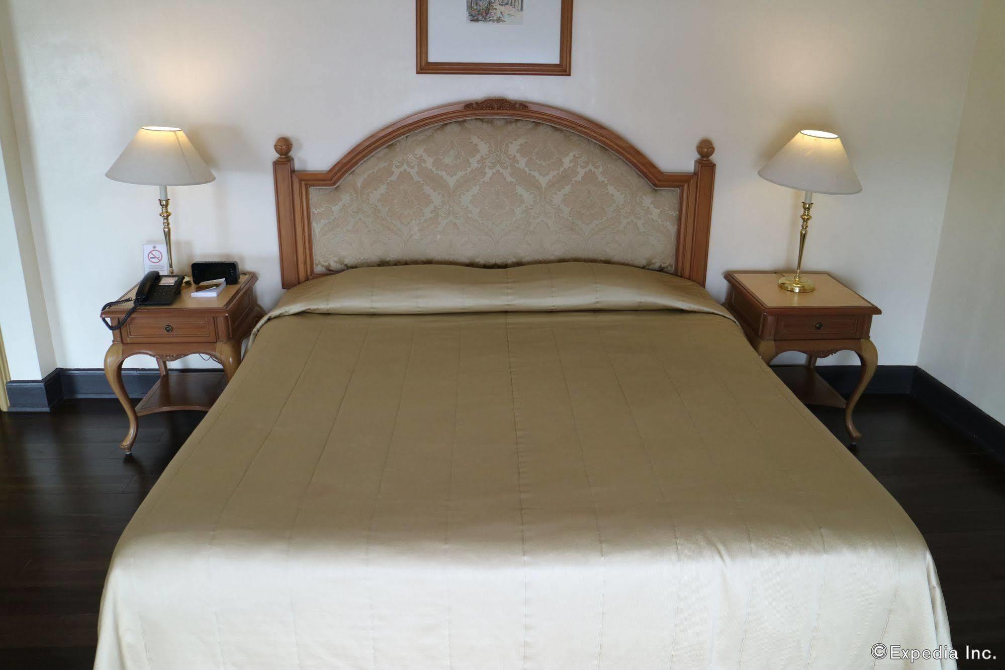 The Grand Dame Hotel Ілоіло Екстер'єр фото
